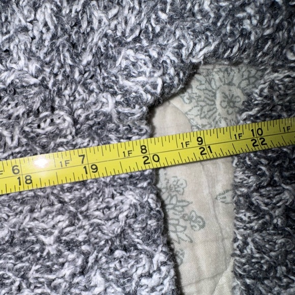 Abercrombie & Fitch Cozy Gray cropped Knit Sweater zipper sides. Size M GUC - Picture 10 of 11